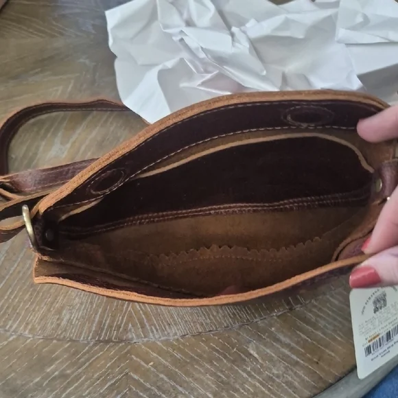 Portland Leather Small Koala Sling Bag in Nutmeg - Picture 4 of 8